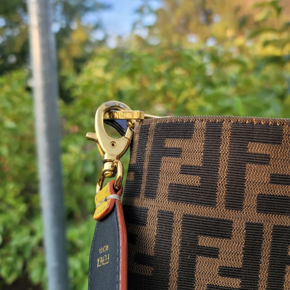 Fendi Logo Bag - Picture 5 of 16